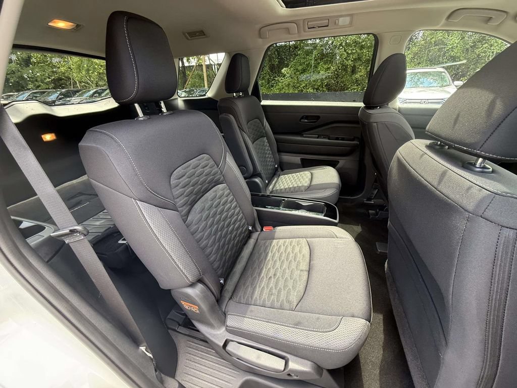 Used 2023 Nissan Pathfinder SV w/ SV Premium Package AWD/4WD image 10