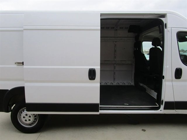 Used 2025 RAM ProMaster 2500 w/ Convenience Group image 16