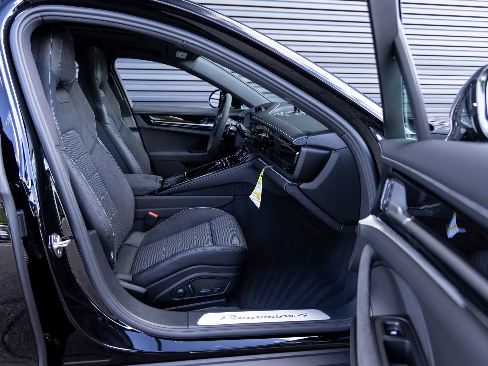 New 2025 Porsche Panamera 4 image 34