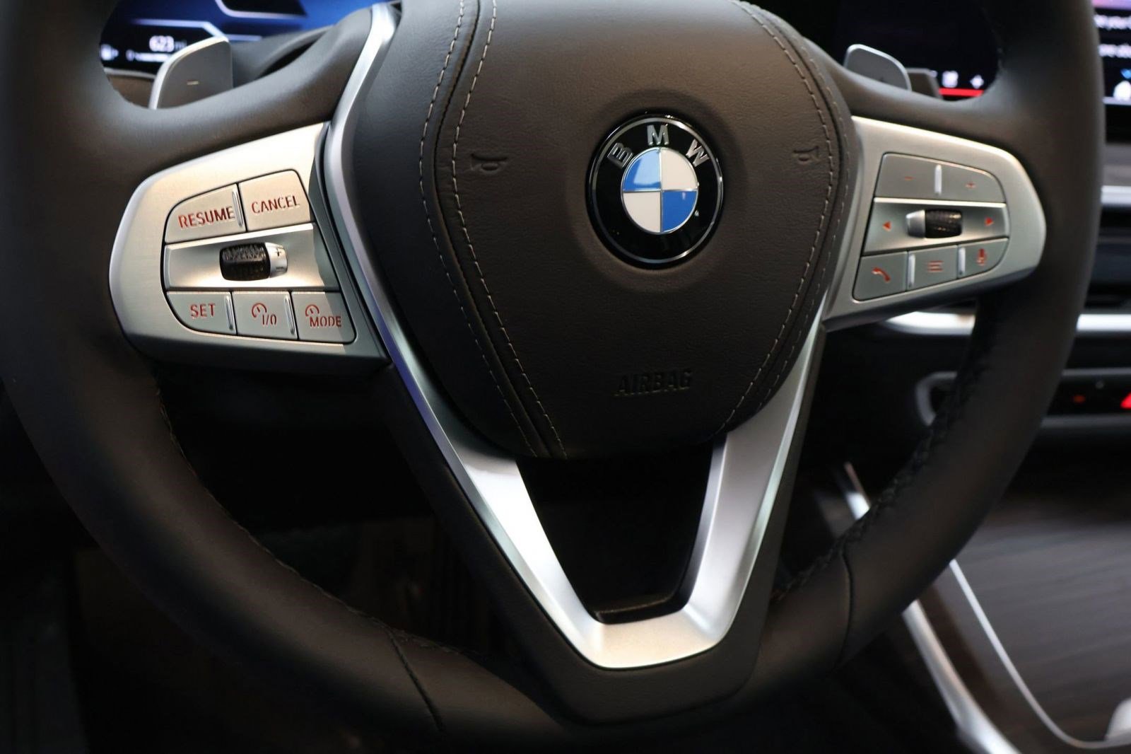 Used 2025 BMW X7 xDrive40i w/ Premium Package image 17