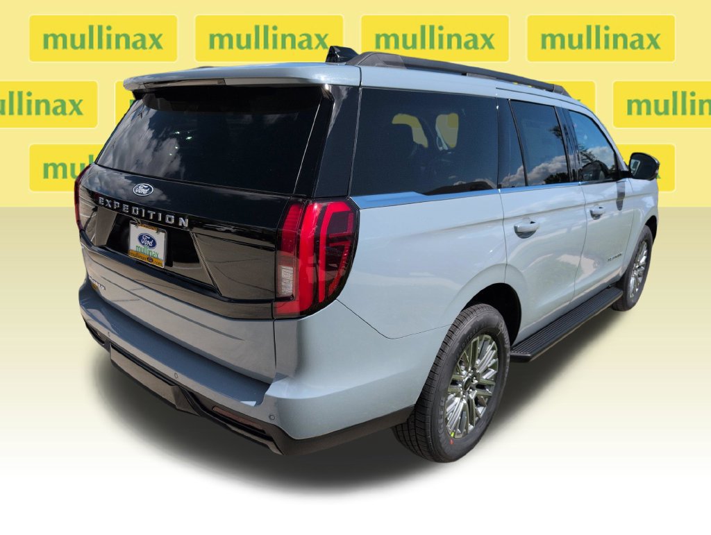 New 2027 Ford Expedition Platinum RWD image 3