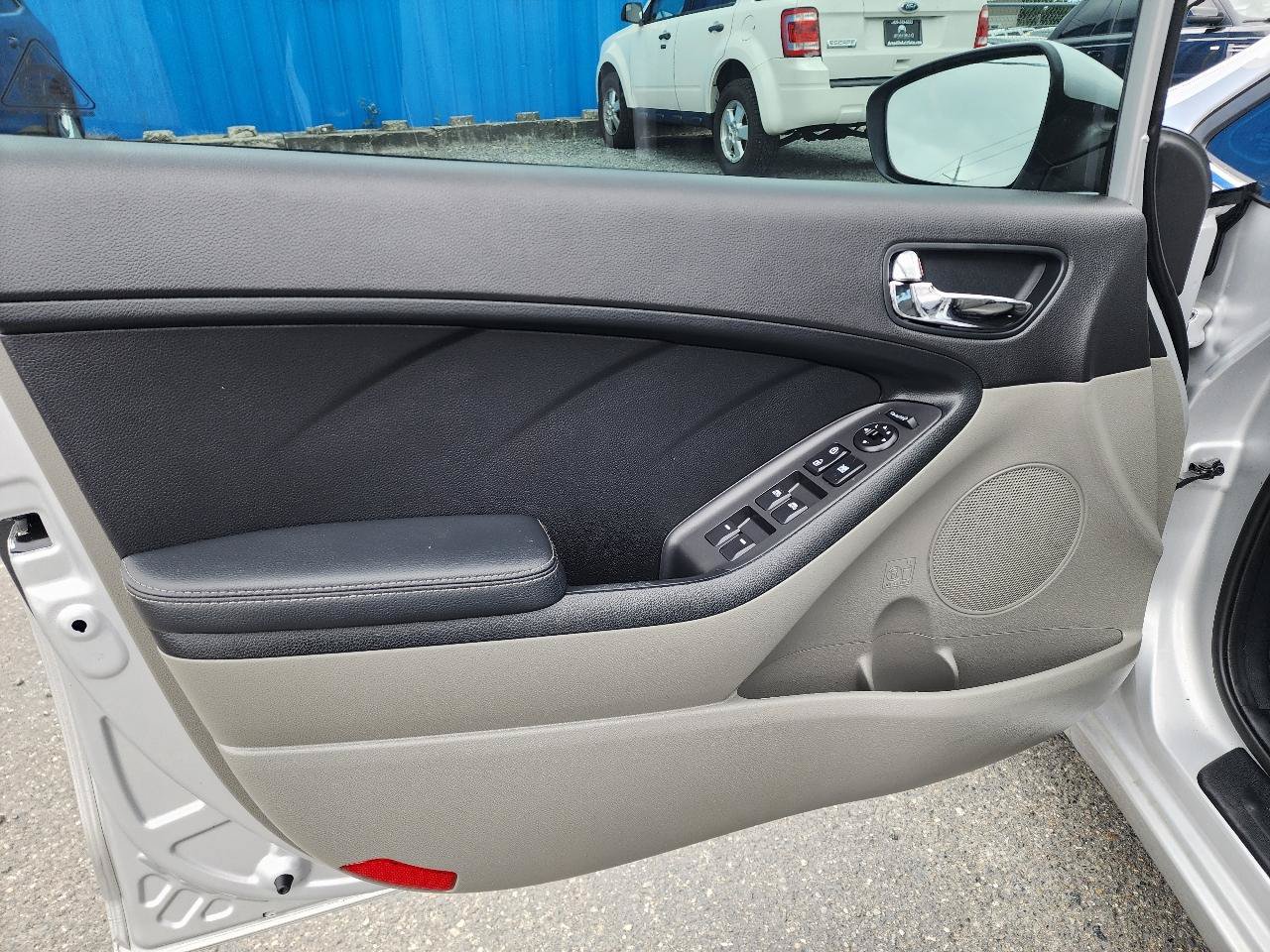 Used 2016 Kia Forte EX w/ EX Premium Package FWD image 12