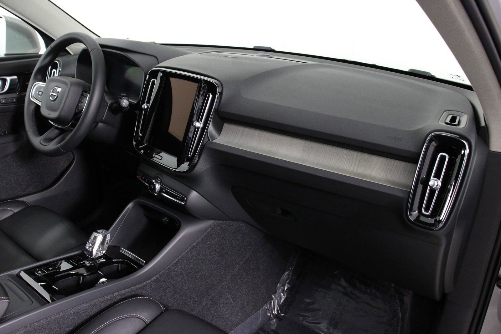 Certified 2023 Volvo XC40 B5 Ultimate w/ Protection Package Premier AWD/4WD image 22