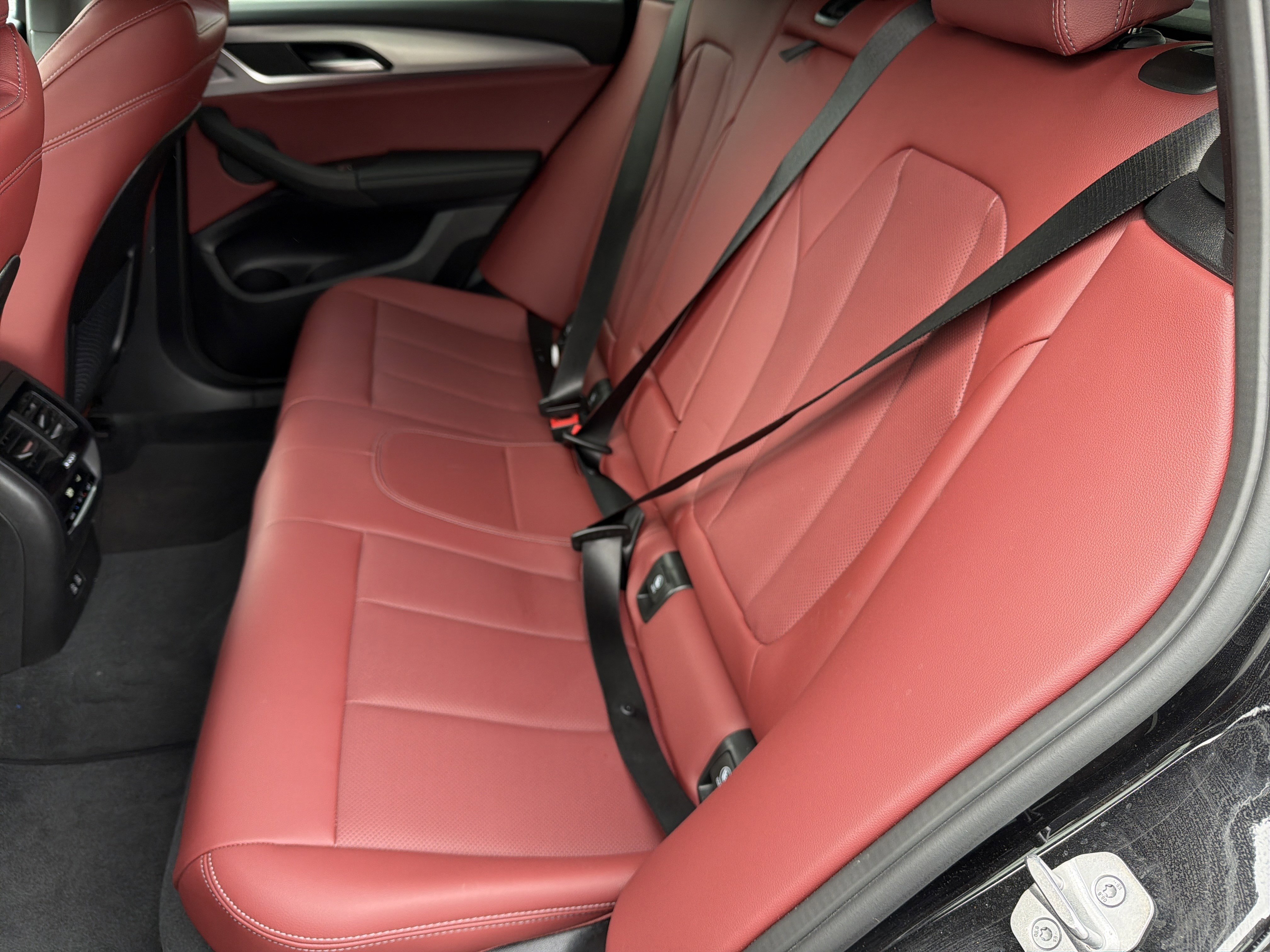 Used 2025 BMW X4 xDrive30i AWD/4WD image 19