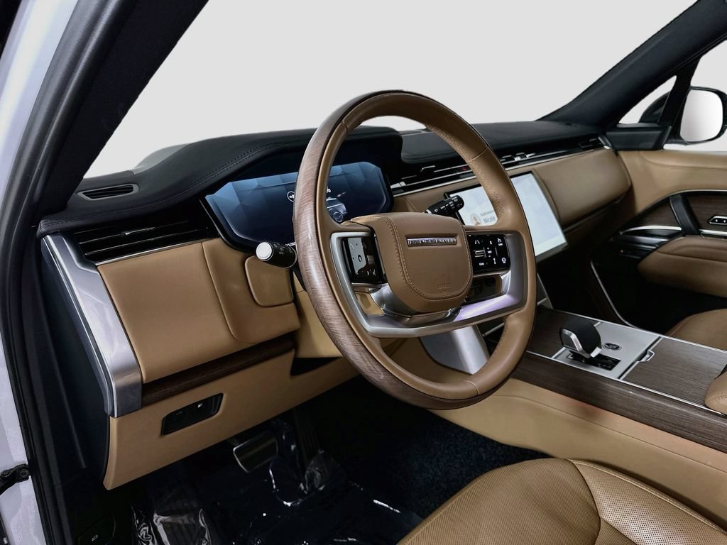 Used 2025 Land Rover Range Rover SE AWD/4WD image 4