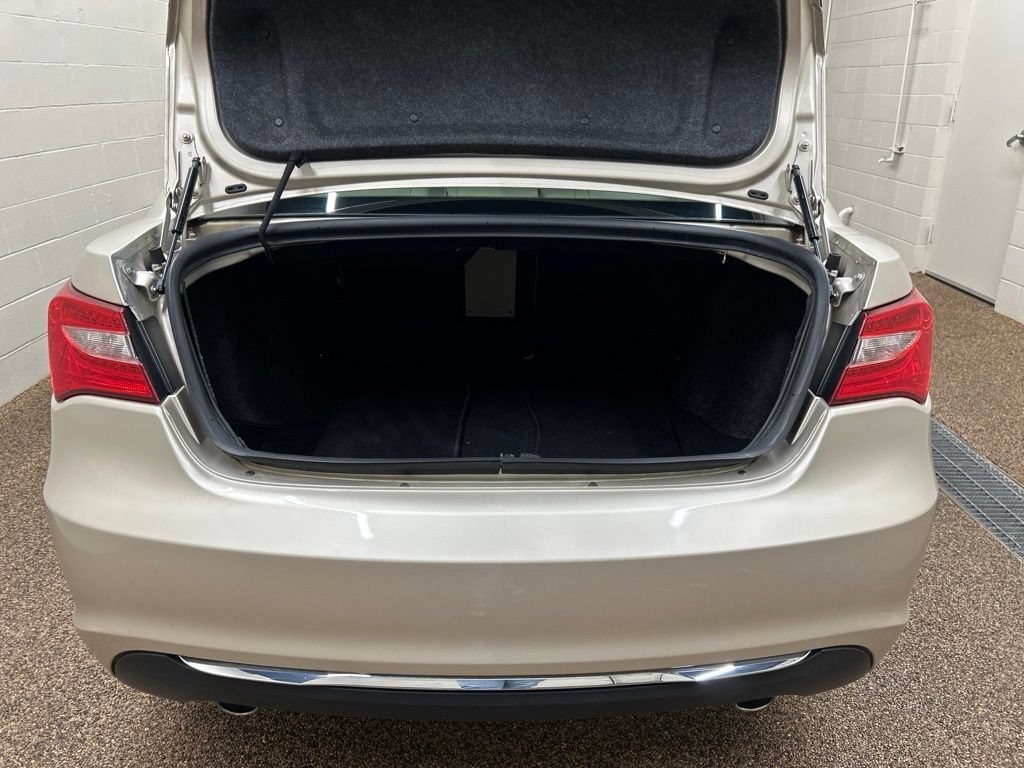 Used 2014 Chrysler 200 Limited FWD image 7