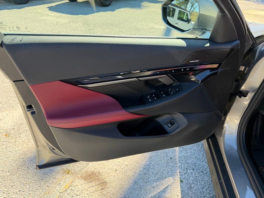 Used 2025 BMW 540i xDrive image 13