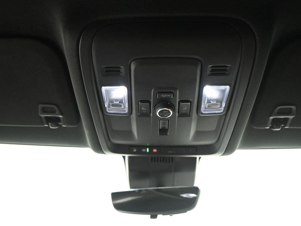 Used 2025 Chevrolet Tahoe High Country image 18