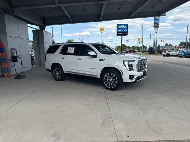 Used 2025 GMC Yukon Denali AWD/4WD image 3