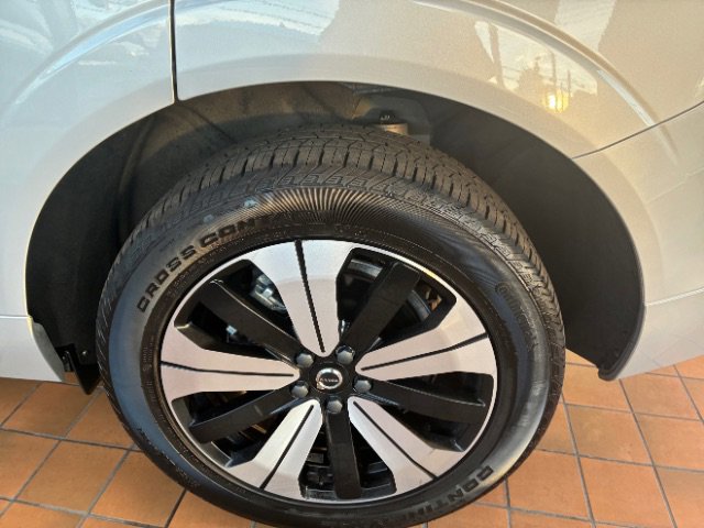 Used 2023 Volvo XC60 T8 Core w/ Climate Package image 39