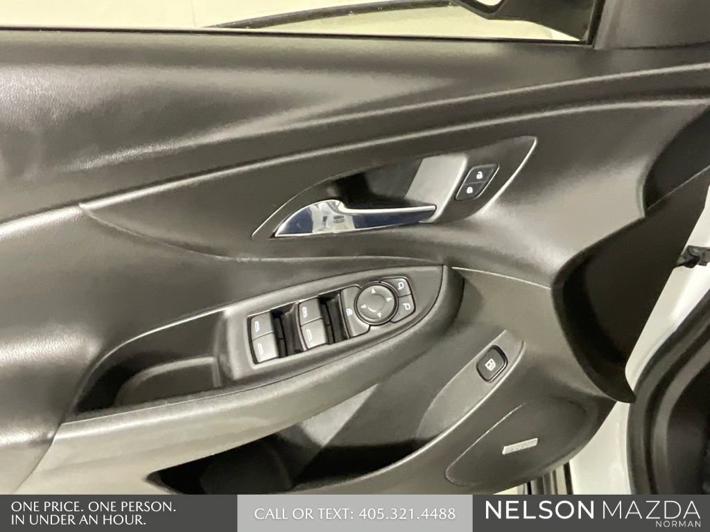 Used 2018 Chevrolet Volt LT w/ Comfort Package FWD image 17