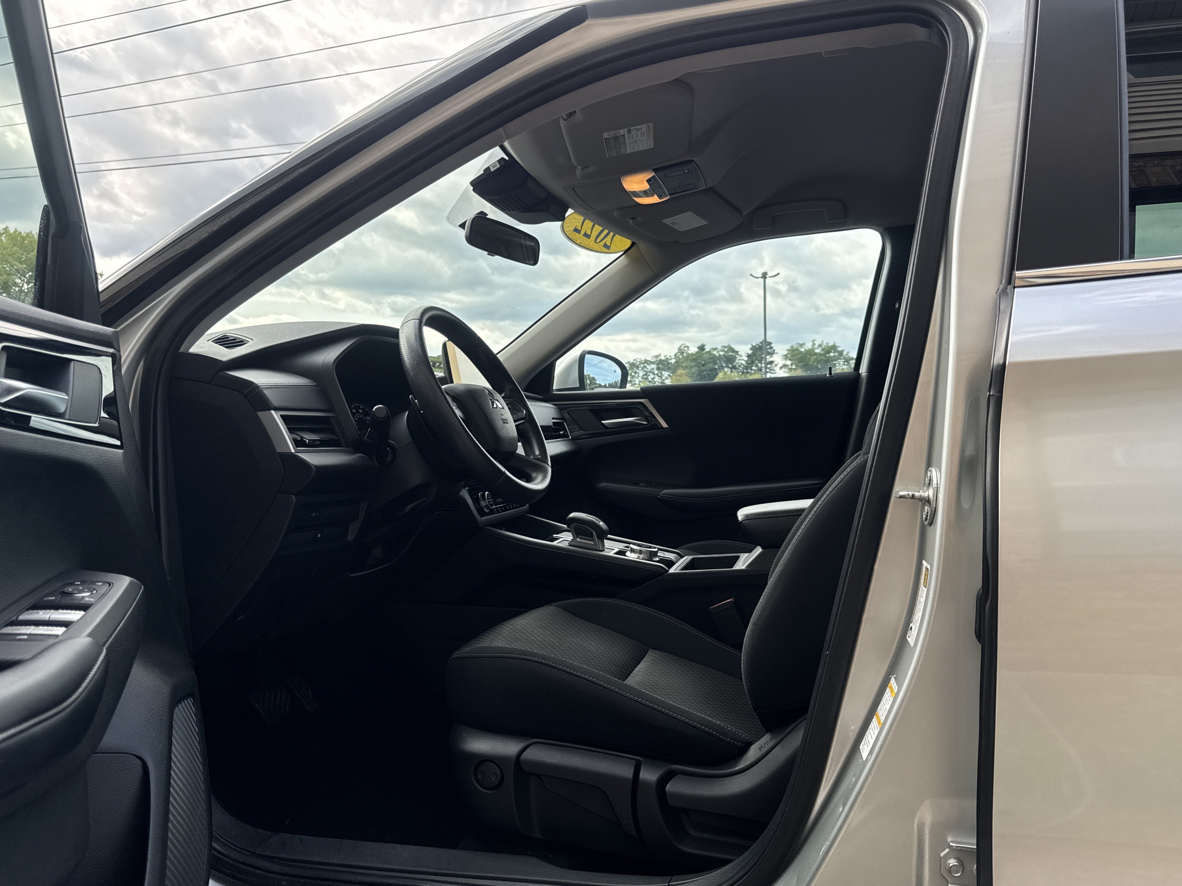 Used 2022 Mitsubishi Outlander ES AWD/4WD image 9