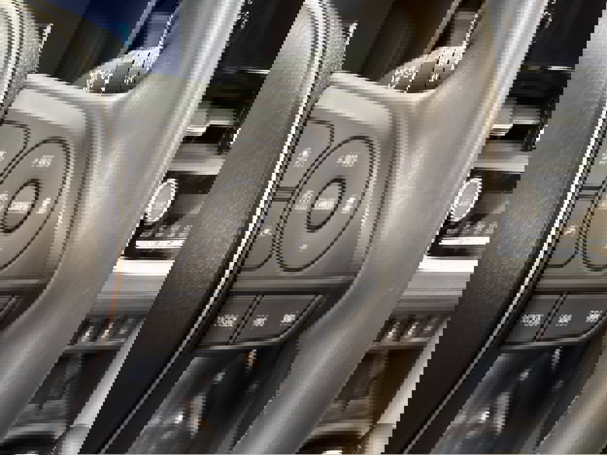 Used 2024 Toyota Corolla Cross XLE w/ Convenience Package image 31