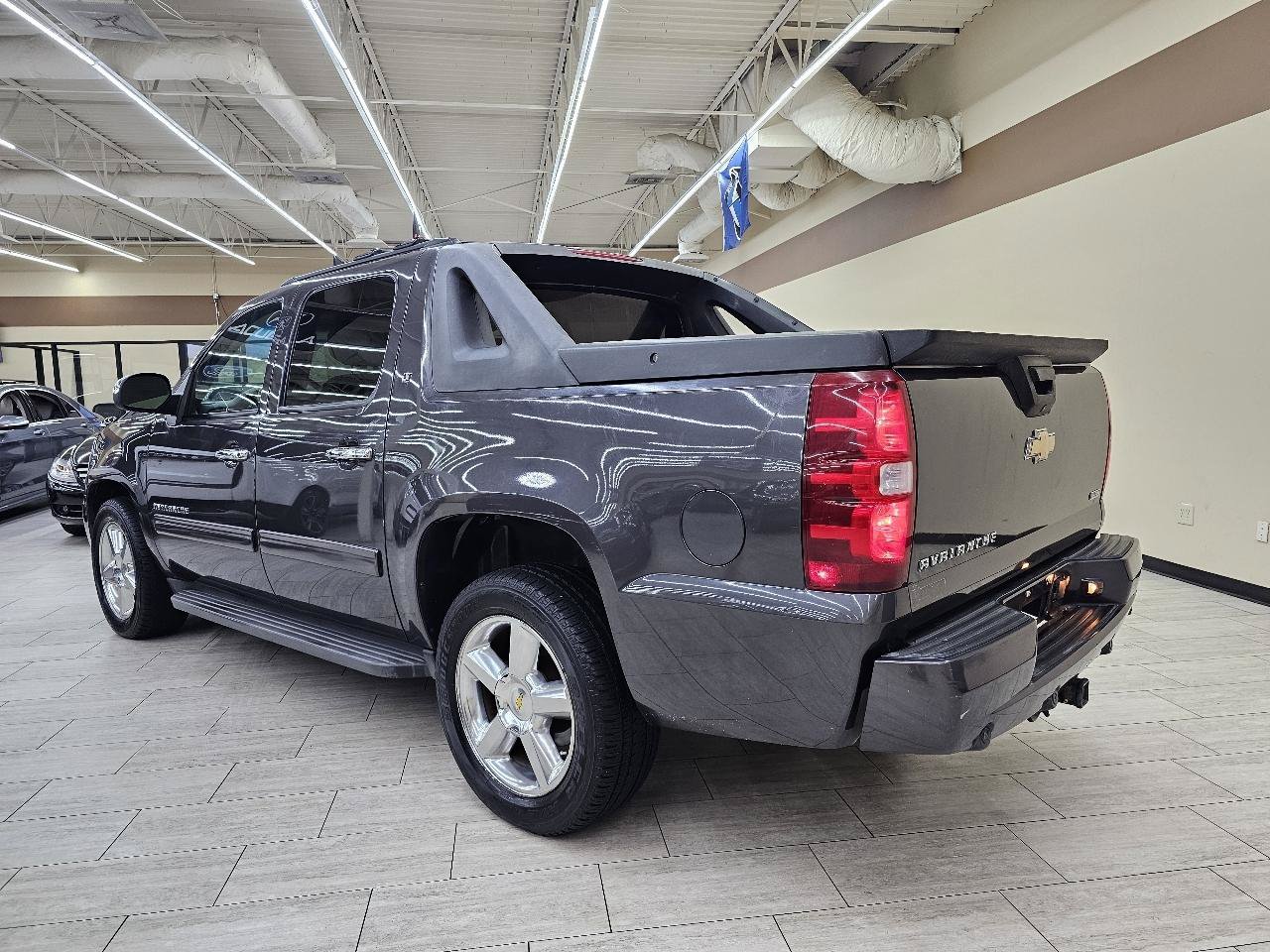 Used 2011 Chevrolet Avalanche LT w/ Regional Value Package RWD image 8