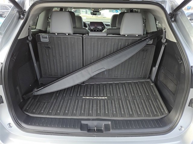 Used 2023 Toyota Highlander L image 27