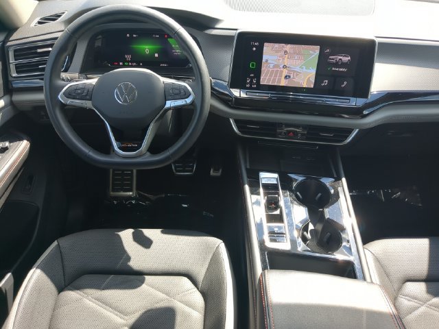 Used 2024 Volkswagen Atlas Peak Edition SEL AWD/4WD image 18