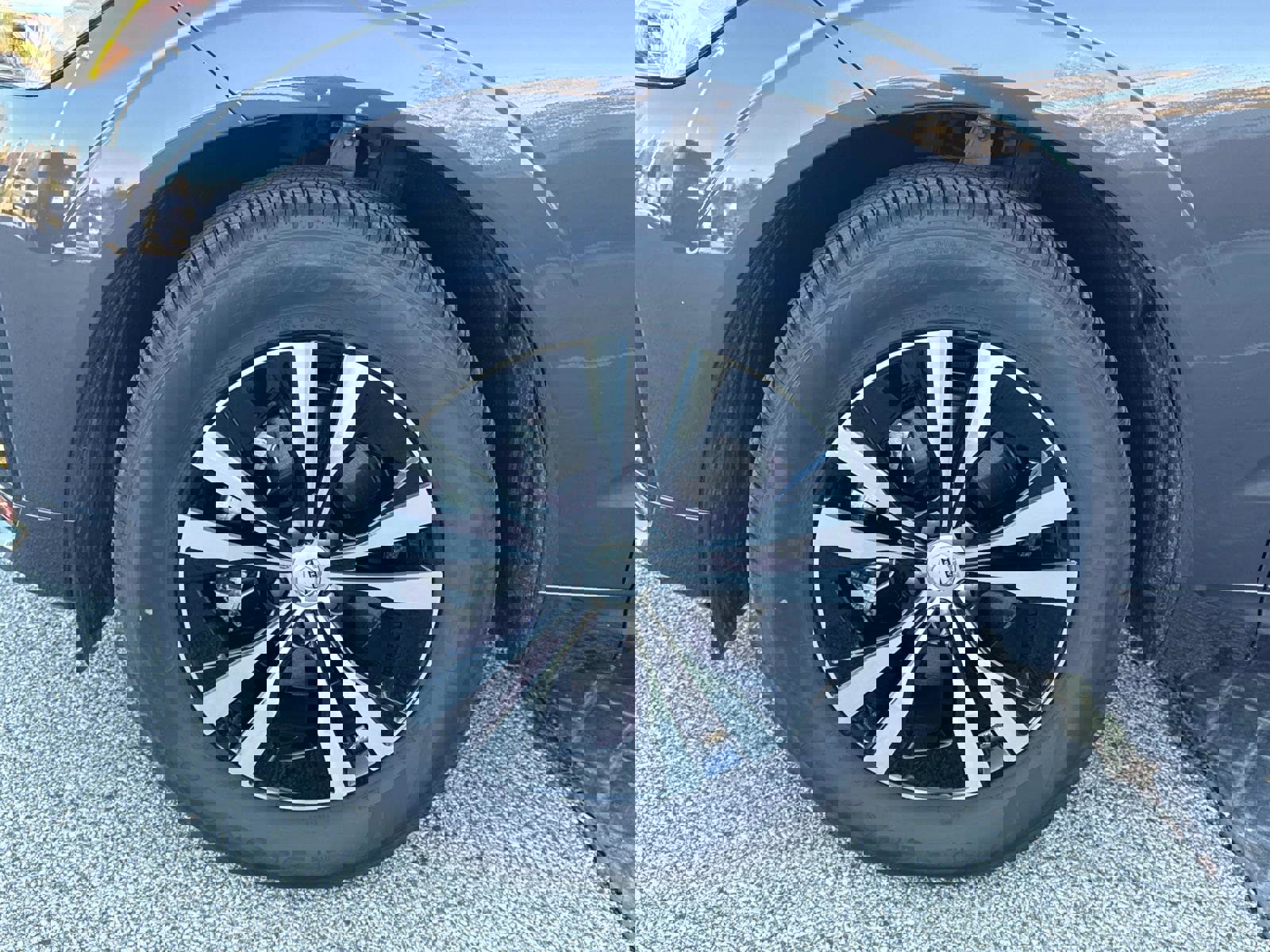 New 2025 Volvo XC60 B5 Core w/ Climate Package image 19