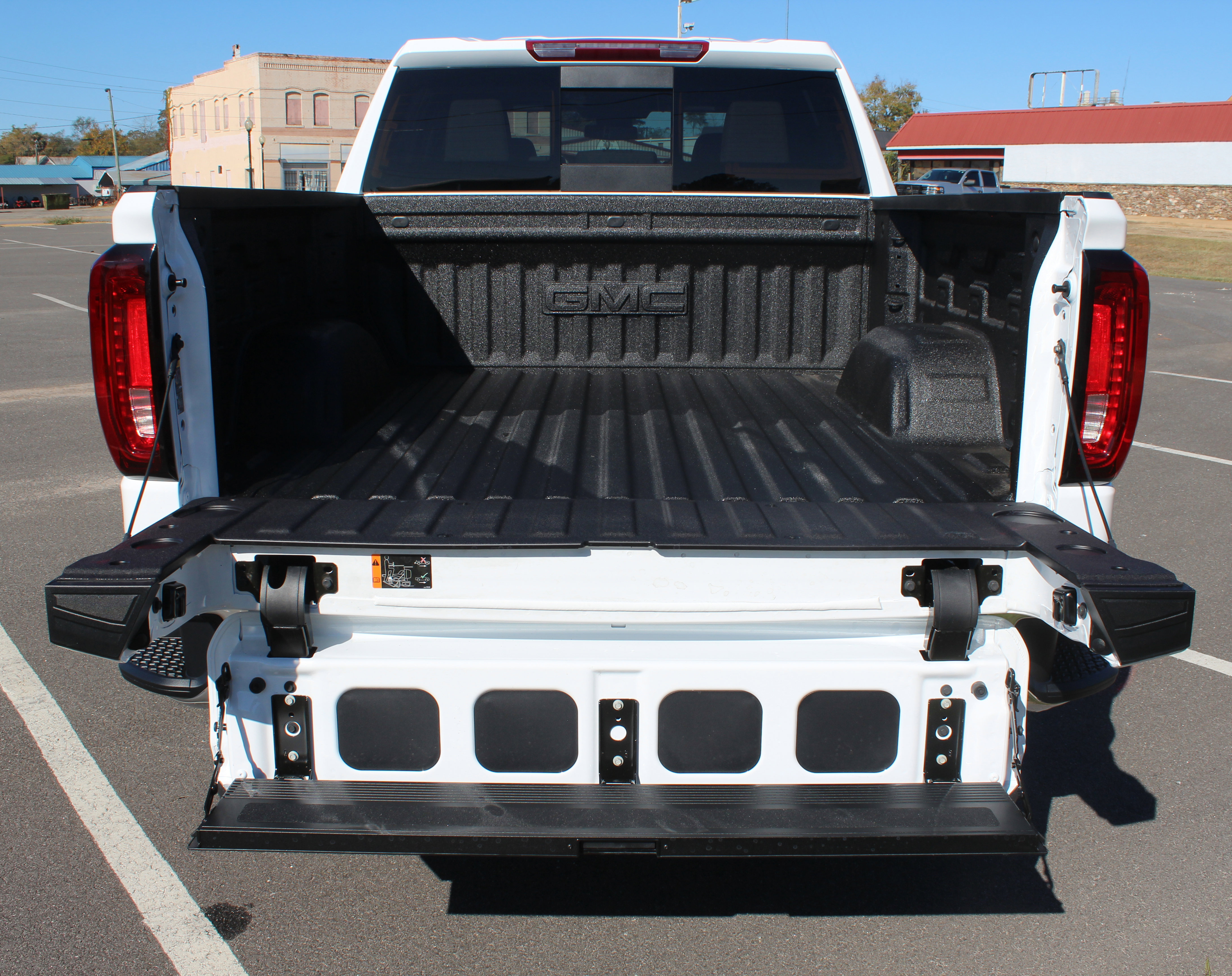 New 2026 GMC Sierra 1500 SLT image 11