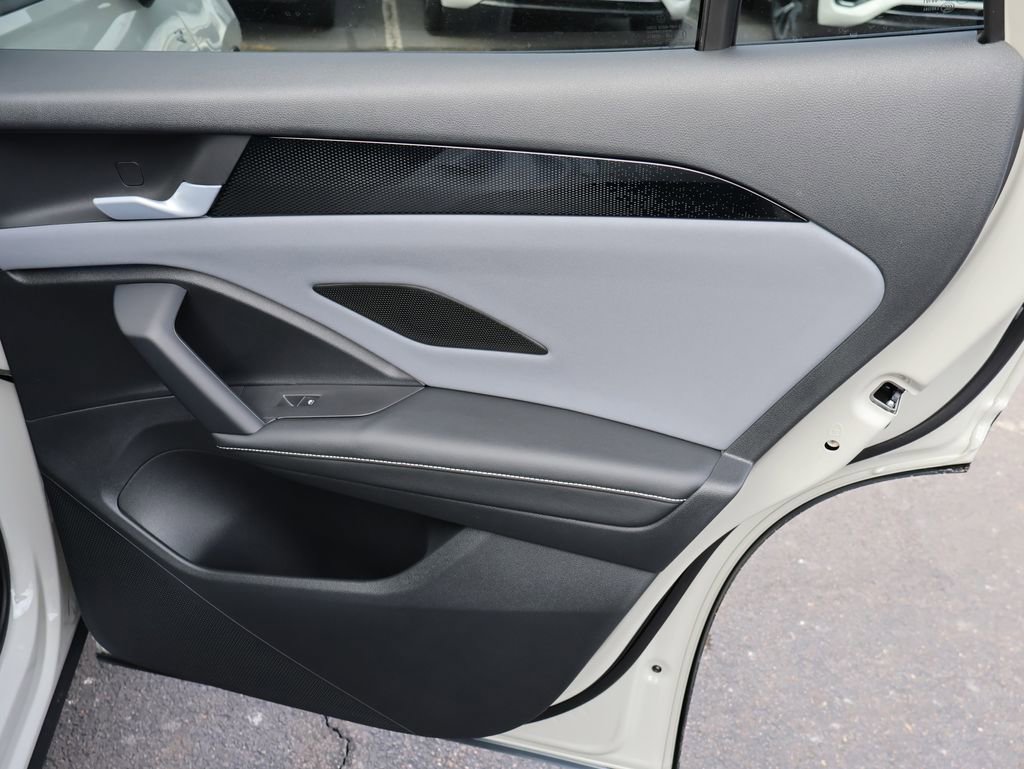 New 2026 Volkswagen Tiguan SE R-Line image 19