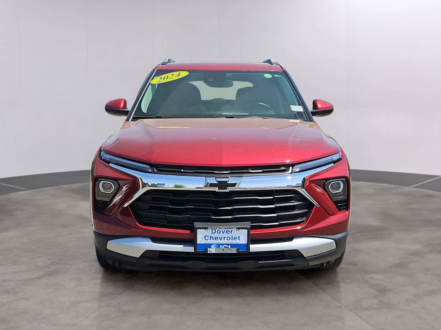 Used 2024 Chevrolet TrailBlazer LT w/ Convenience Package AWD/4WD image 2