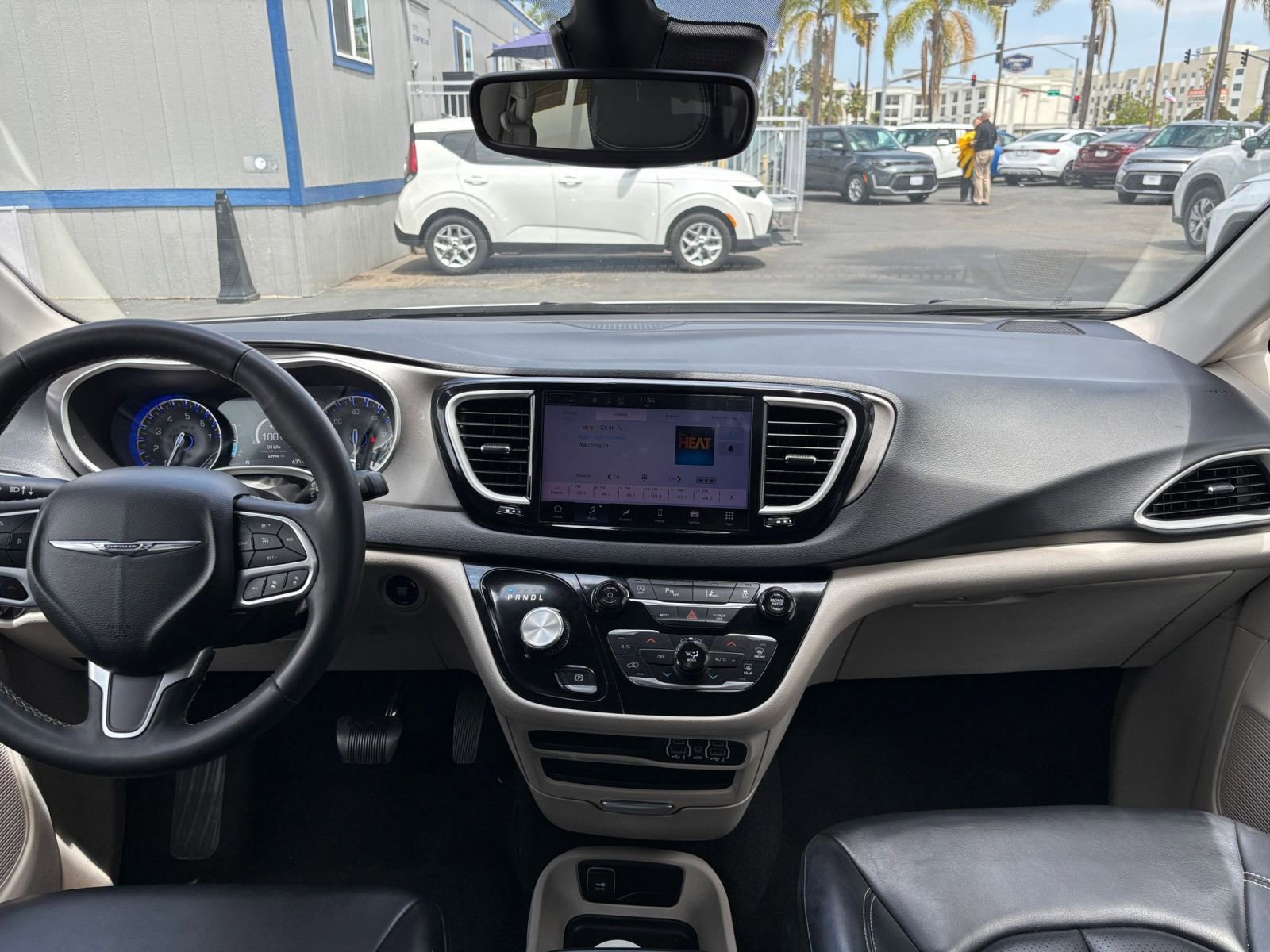 Used 2023 Chrysler Pacifica Touring-L FWD image 36