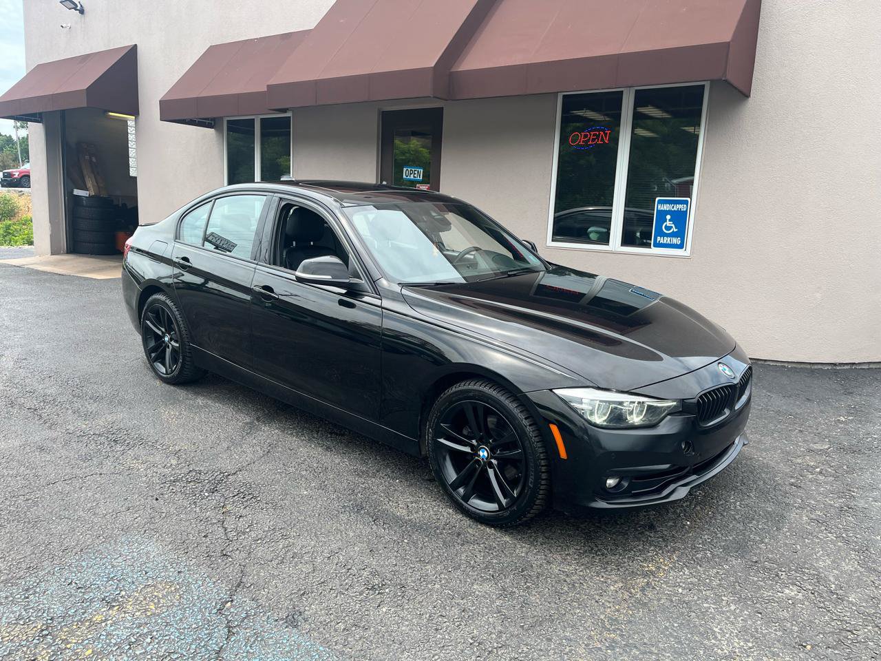 Used 2018 BMW 328d xDrive Sedan AWD/4WD image 3