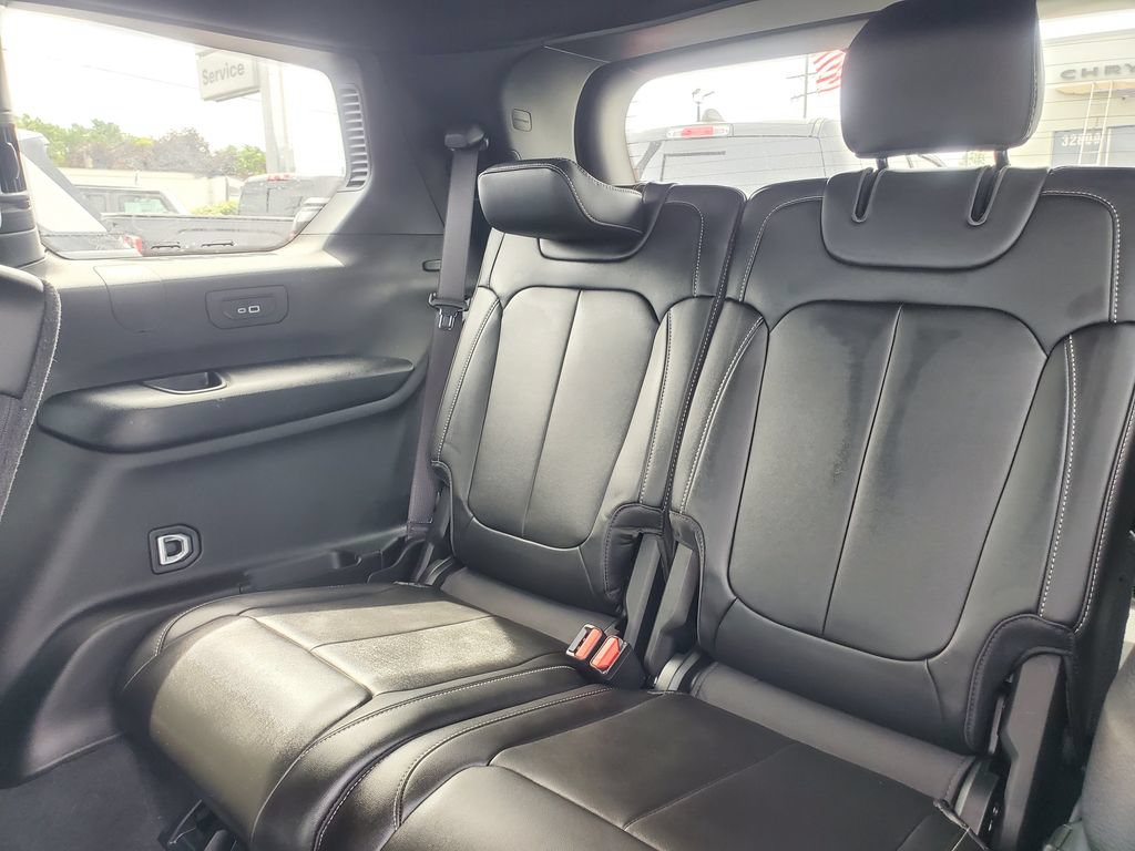 Used 2026 Jeep Grand Cherokee L Limited AWD/4WD image 30