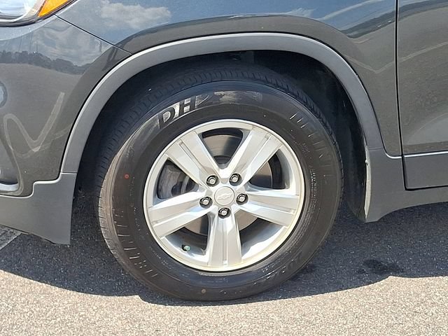 Used 2020 Chevrolet Trax LS w/ Tint and Cruise Package FWD image 28