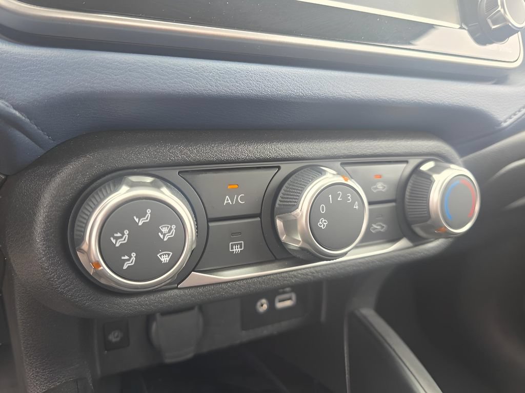 Used 2025 Nissan Versa SV FWD image 19