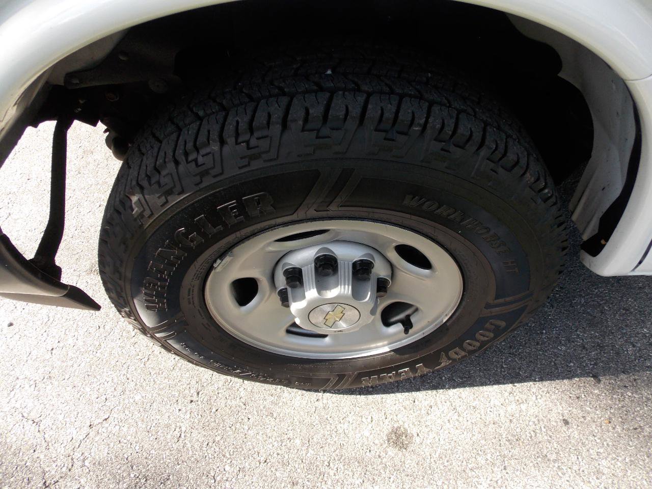 Used 2022 Chevrolet Express 2500 w/ Driver Convenience Package RWD image 23