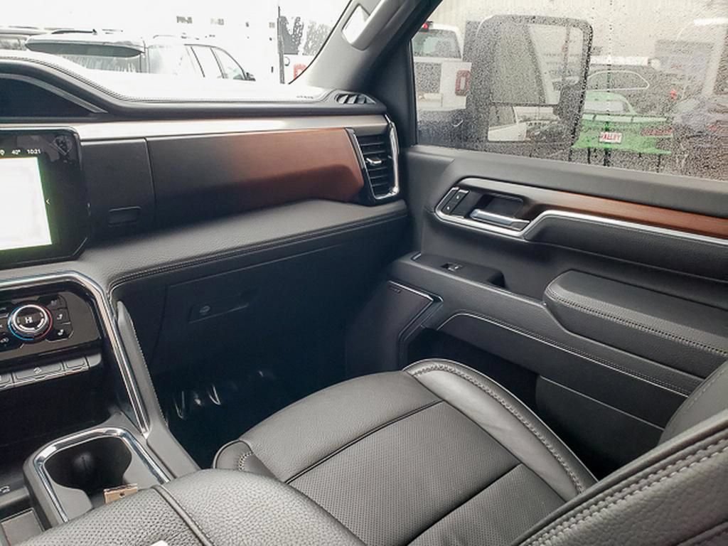 Used 2025 GMC Sierra 3500 Denali w/ Denali Reserve Package AWD/4WD image 32