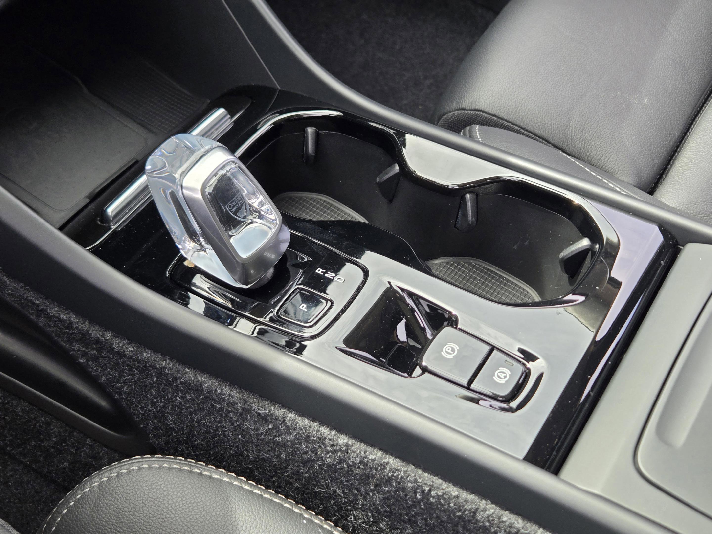 Used 2025 Volvo XC40 B5 Plus image 28