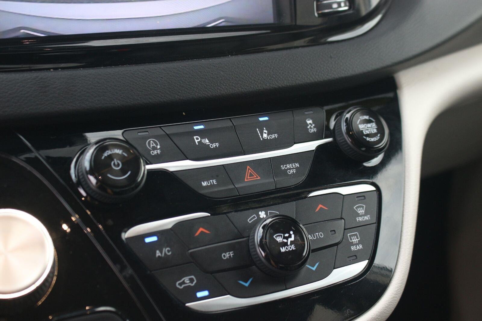 Used 2024 Chrysler Pacifica Touring-L FWD image 24
