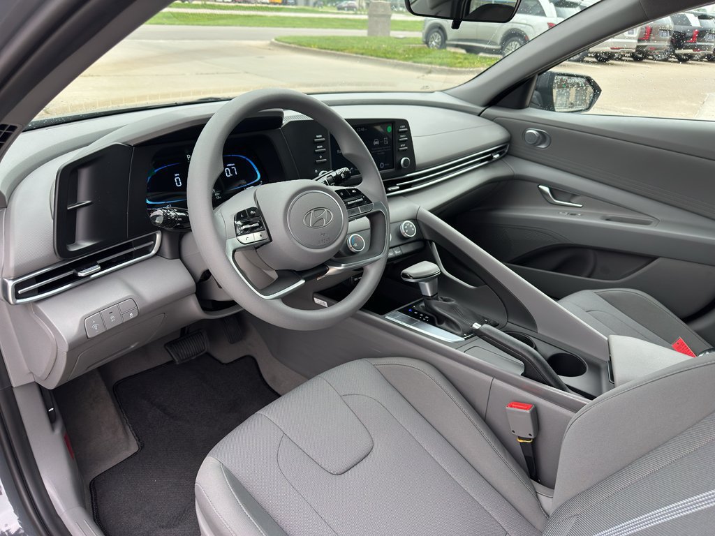 New 2026 Hyundai Elantra SE FWD image 11