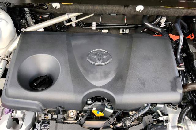 Certified 2025 Toyota RAV4 LE AWD/4WD image 32