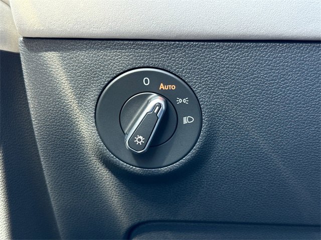 Used 2025 Volkswagen Taos SE image 36