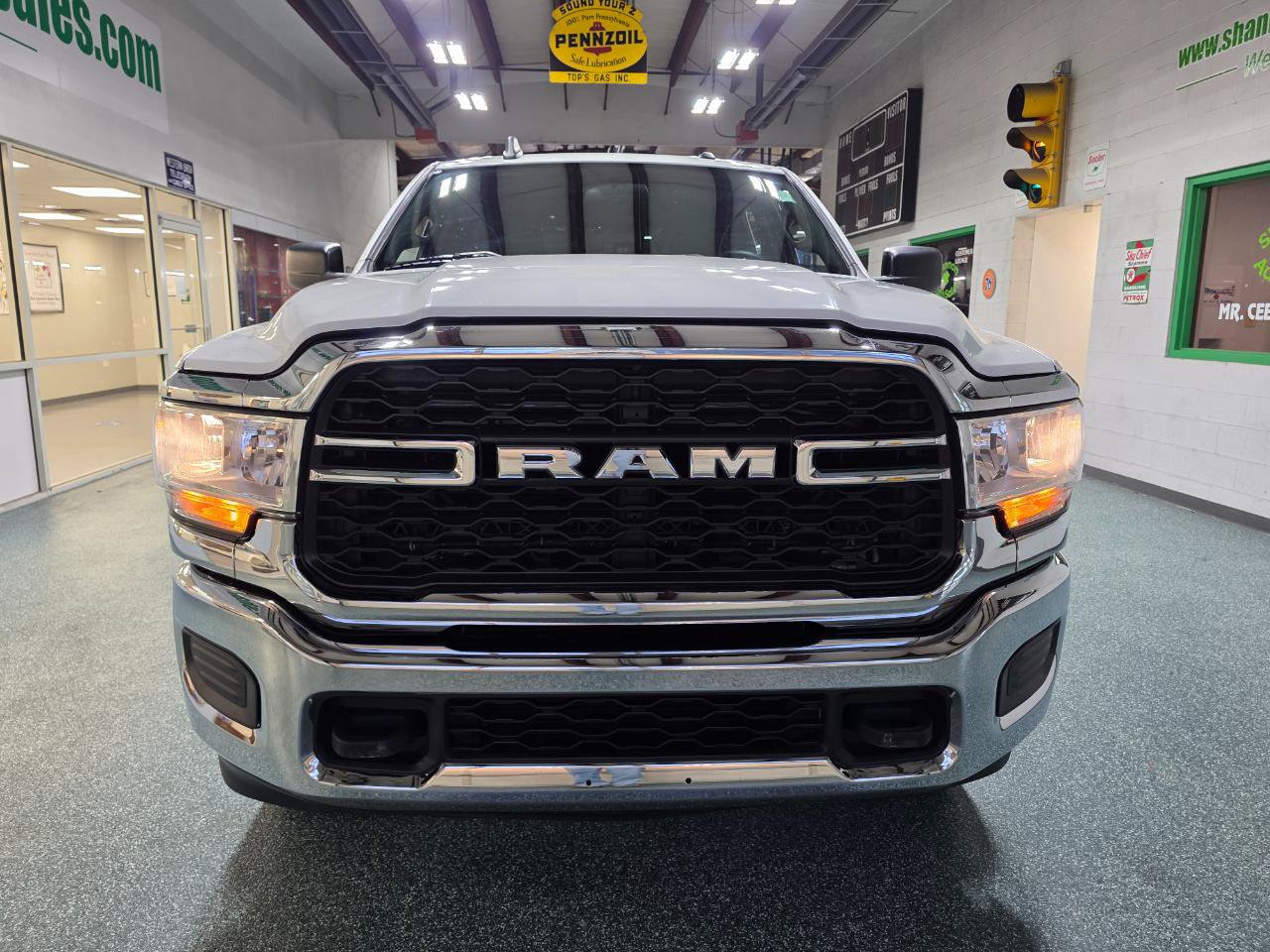 Used 2022 RAM 2500 Tradesman AWD/4WD image 3