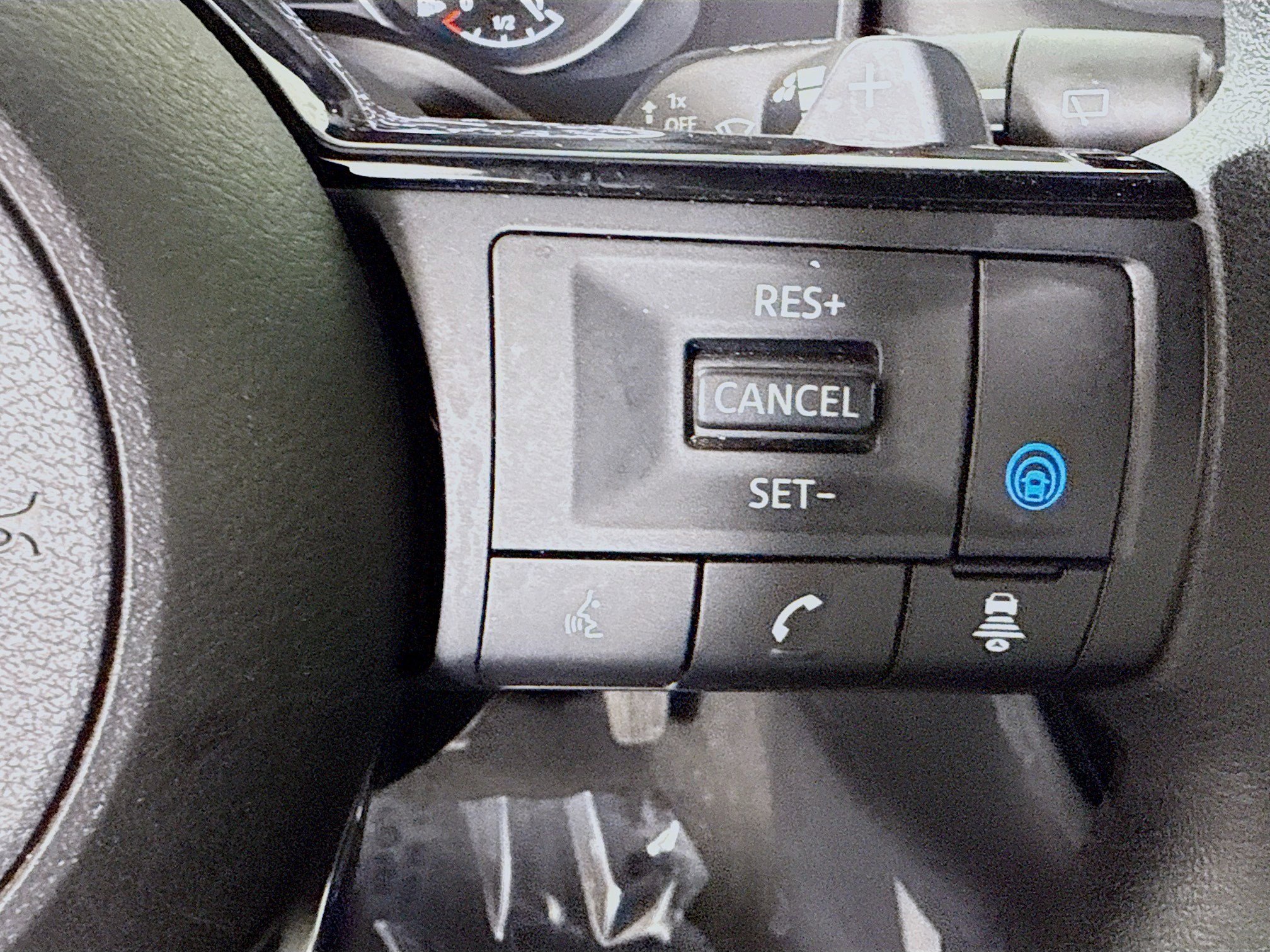 Used 2023 Nissan Rogue SV image 15