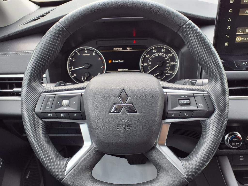 New 2025 Mitsubishi Outlander ES image 17