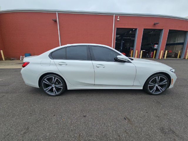Used 2023 BMW 330i xDrive Sedan w/ Premium Package AWD/4WD image 11