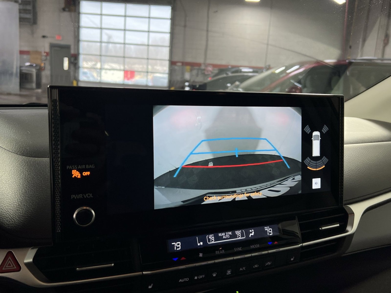 Used 2025 Toyota Sienna XLE image 19