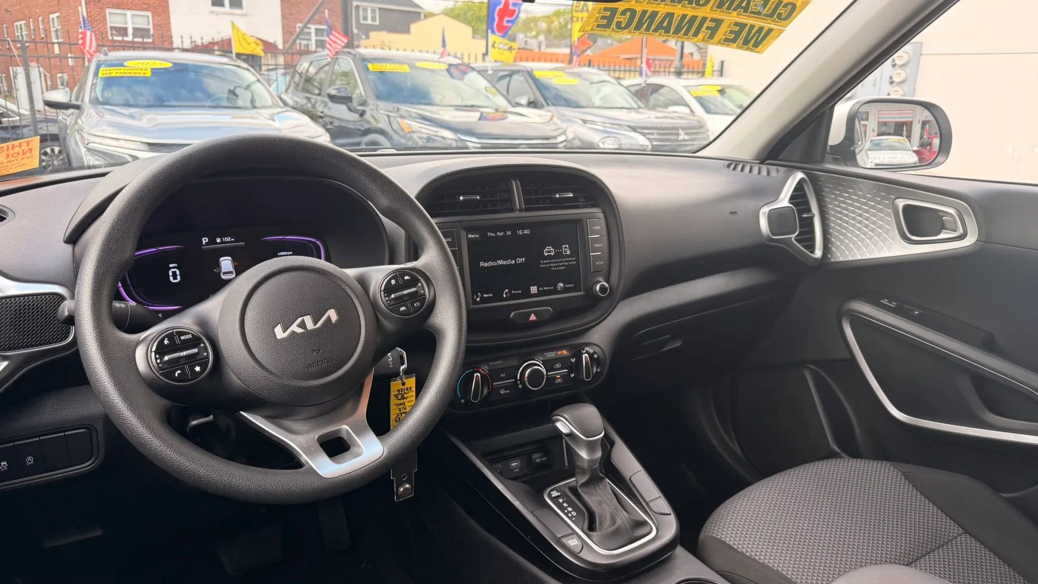 Used 2025 Kia Soul LX w/ LX Technology Package FWD image 16