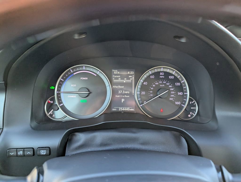 Used 2016 Lexus ES 300h w/ Luxury Package w/Wood Trim image 18