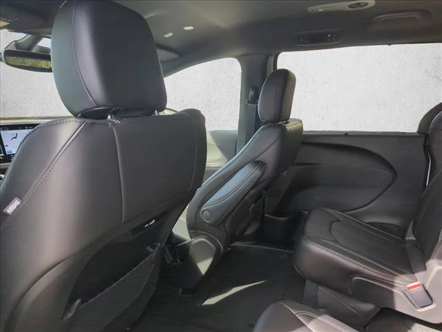 New 2026 Chrysler Pacifica Select FWD image 17