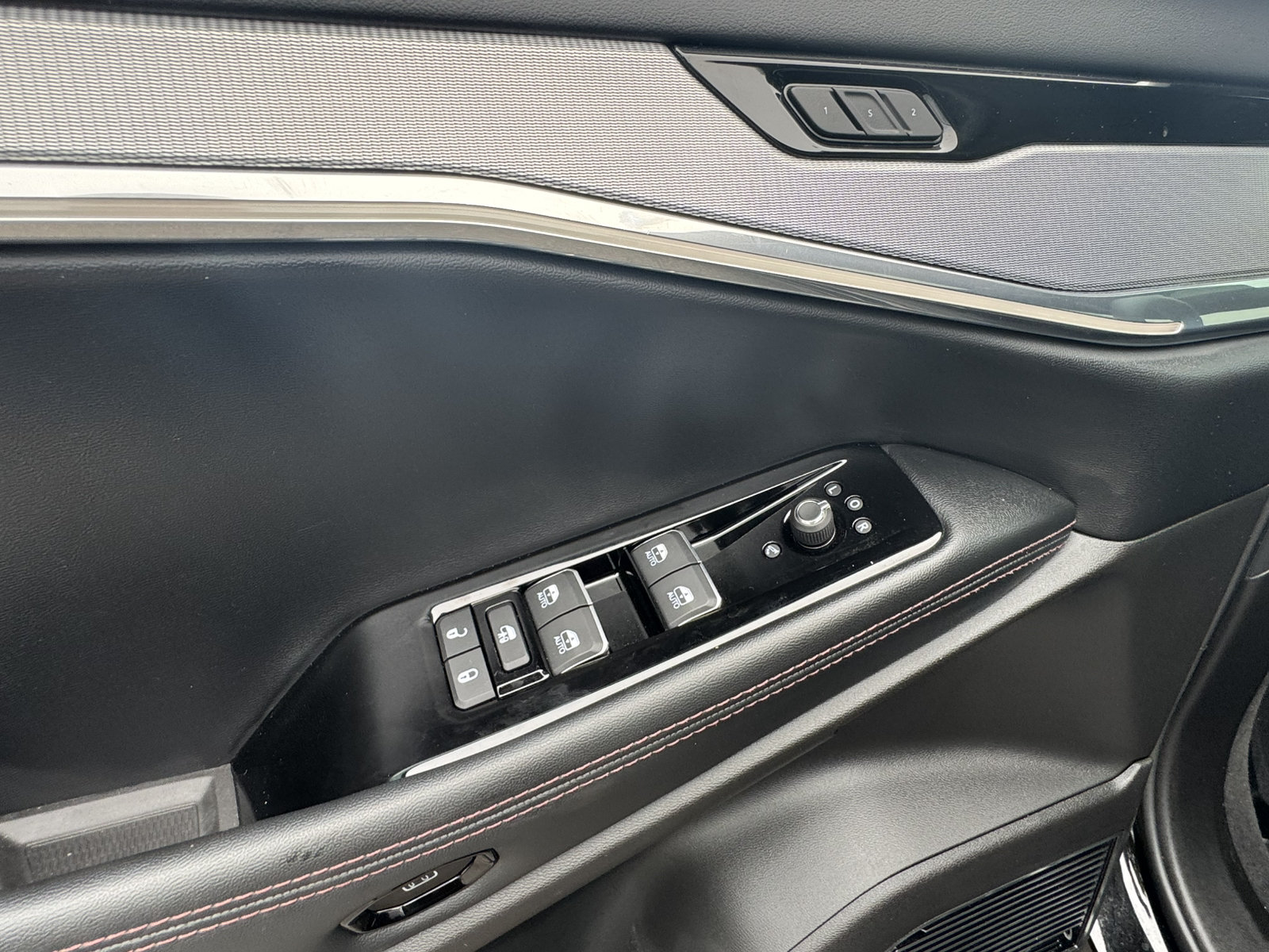 Used 2025 Jeep Wagoneer S Launch Edition AWD/4WD image 13