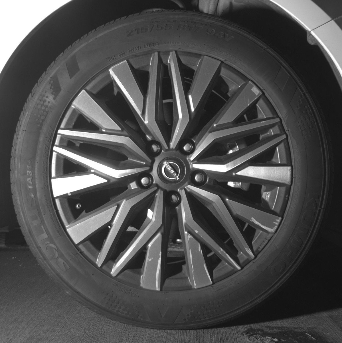 Used 2025 Nissan Altima 2.5 SV FWD image 13
