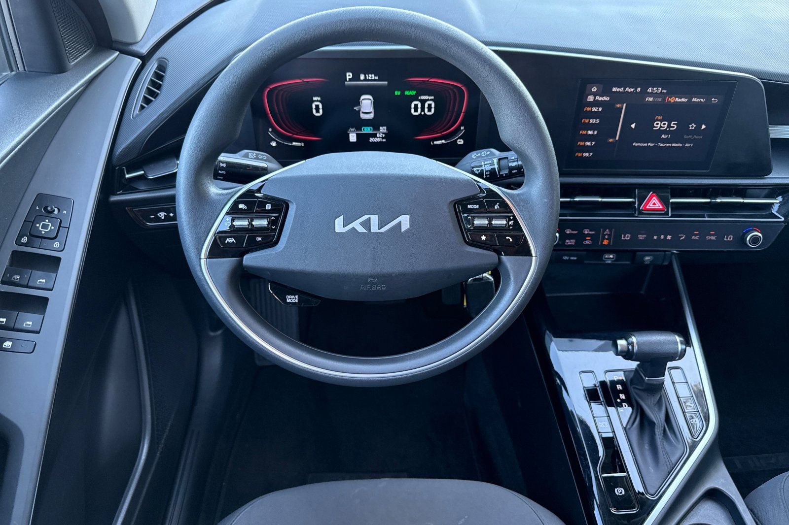 Used 2023 Kia Niro LX image 11