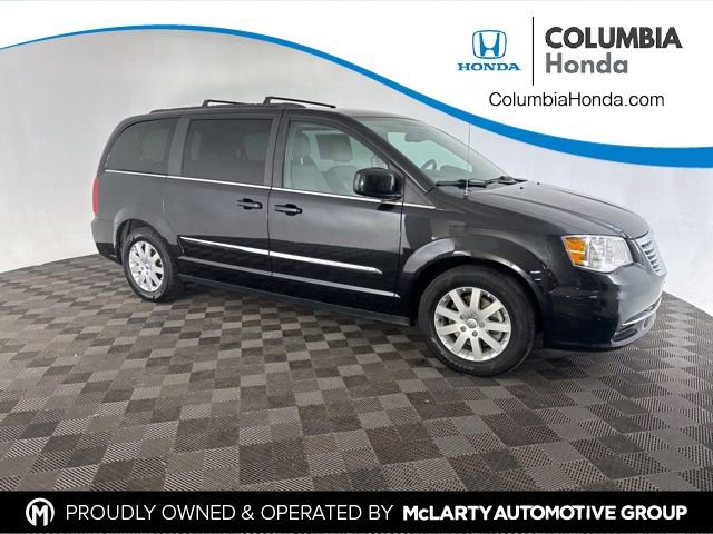Used 2015 Chrysler Town & Country Touring image 1