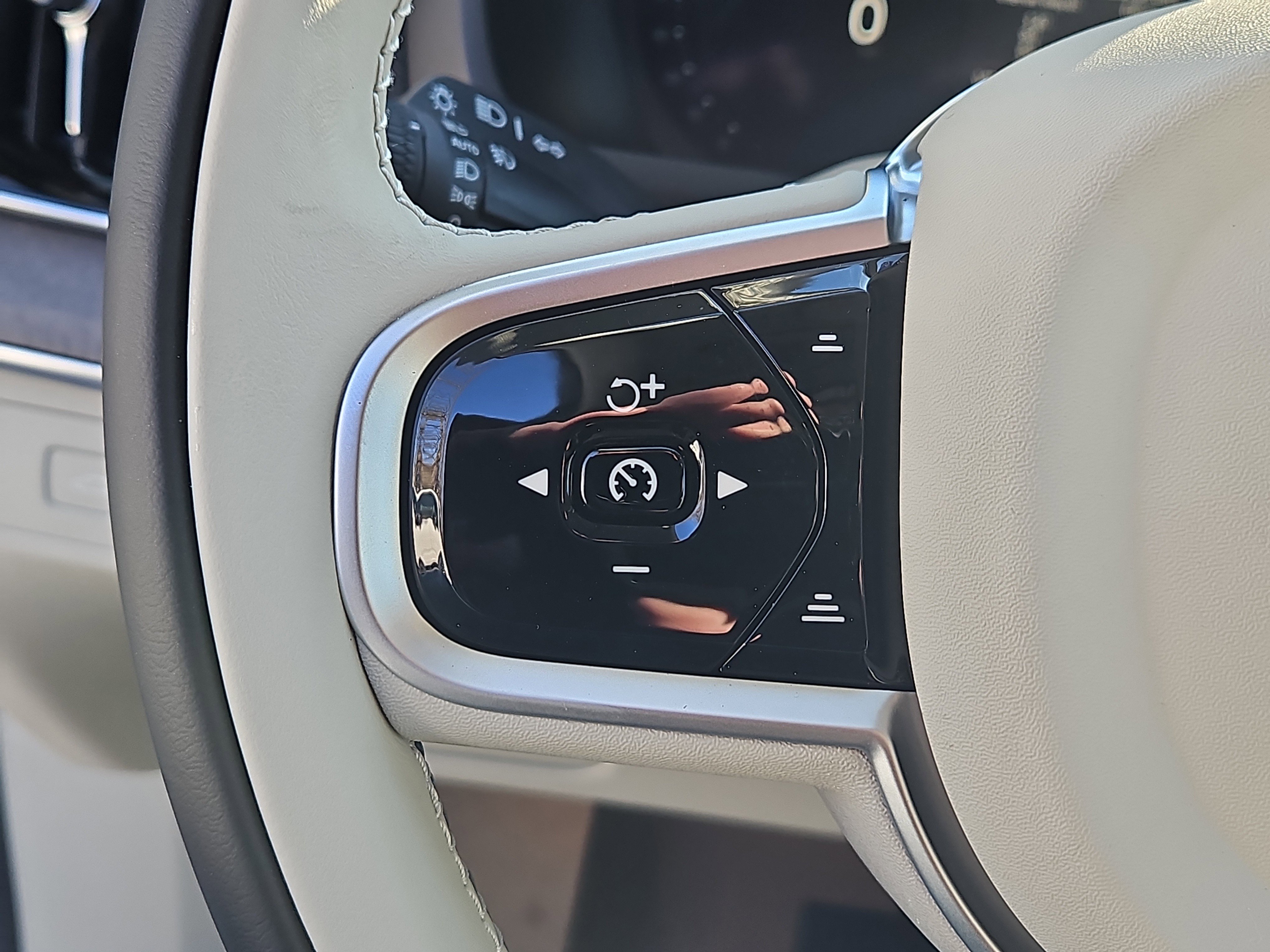 New 2026 Volvo XC90 B6 Ultra w/ Protection Package Premier image 16