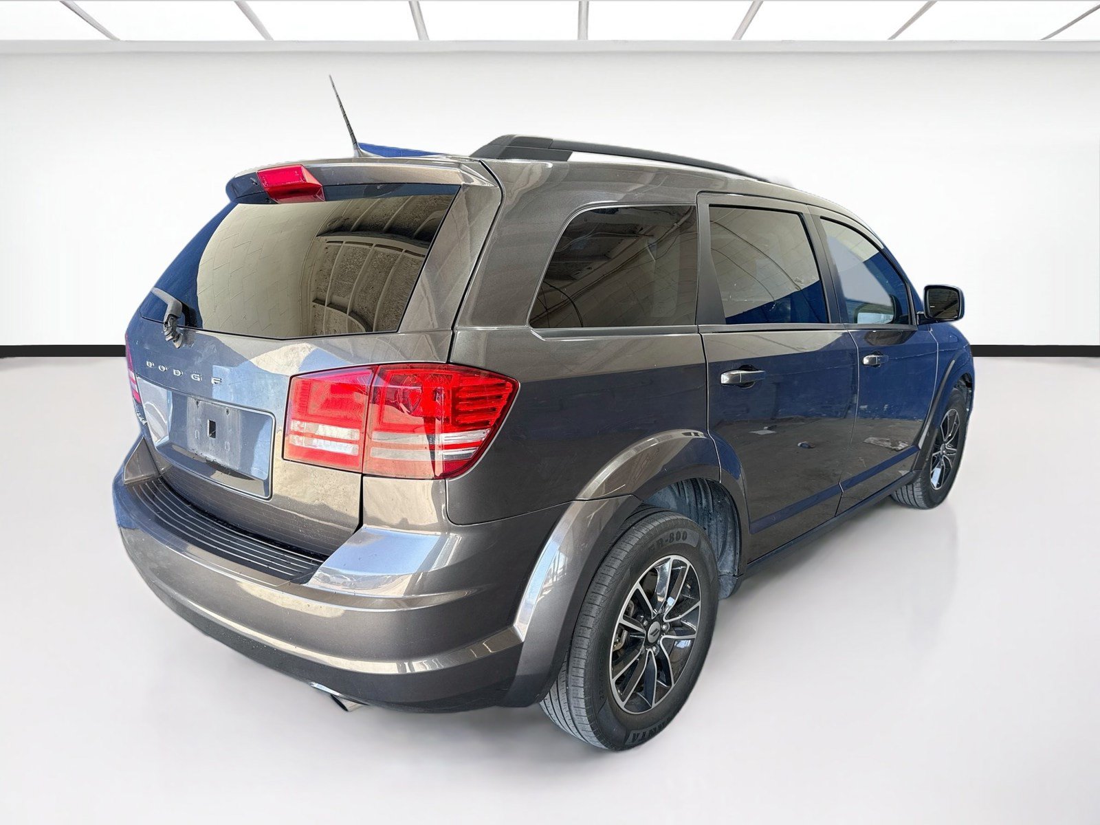 Used 2018 Dodge Journey SE w/ Connectivity Group FWD image 4